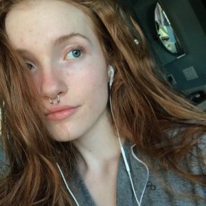 Murmure velouté dans l’ombre parisienne Luna - rencontre-Teen-Paris