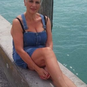 A 58 ans, insatiable et chaudasse, je veux juste baiser maintenant Gabrielle - rencontre-Cougar-Poitiers