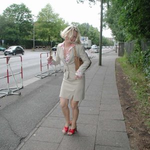 Seulement là pour bronzer sans gêne Luna - rencontre-Naturiste-Levallois-Perret